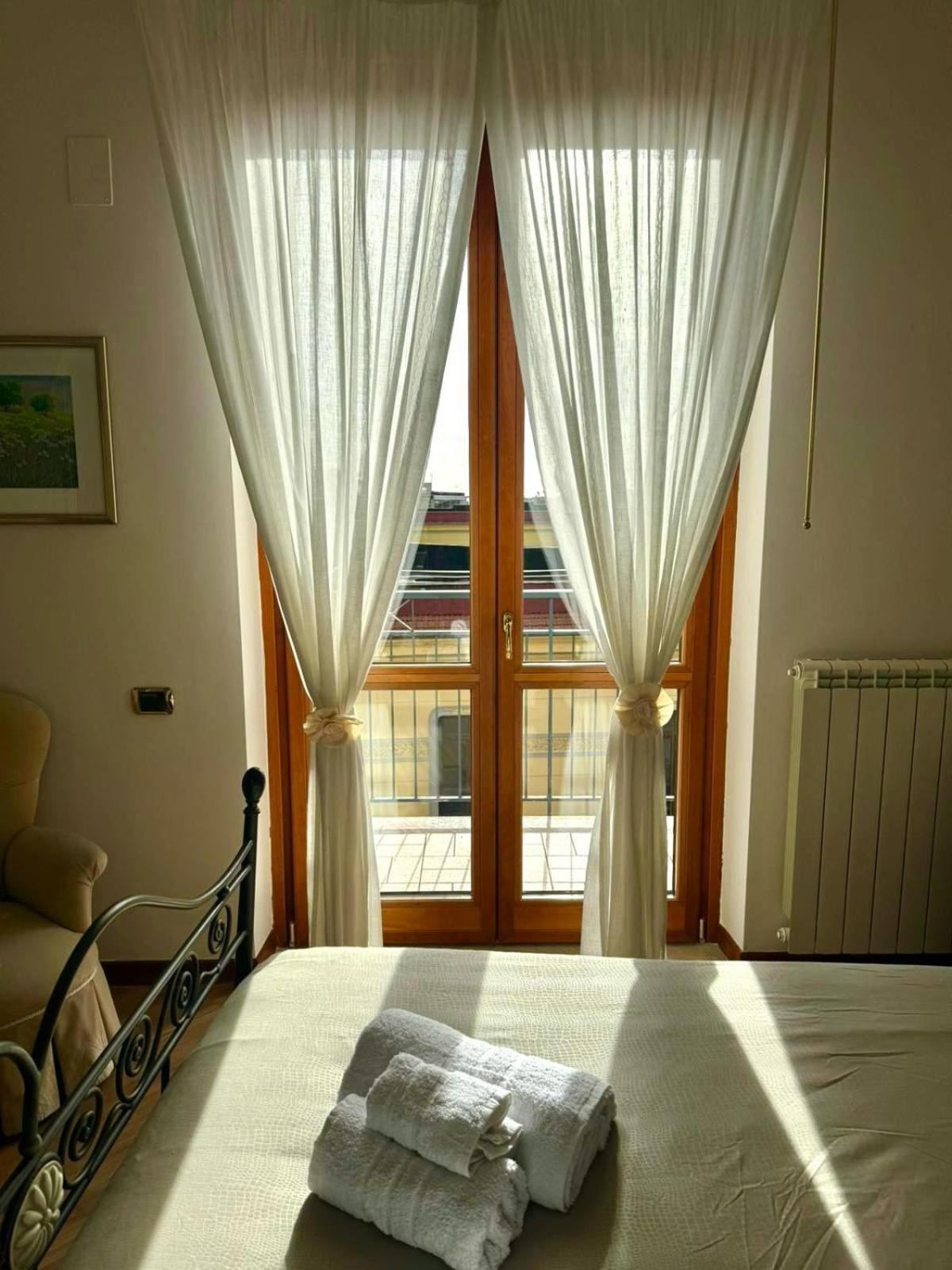 A Casa Di Don Peppino Apartment Salerno Luaran gambar
