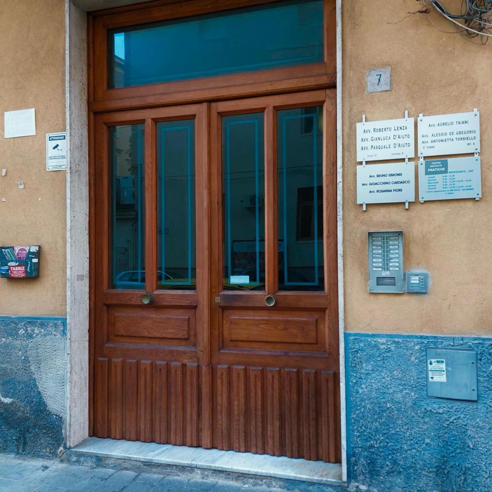 A Casa Di Don Peppino Apartment Salerno Luaran gambar