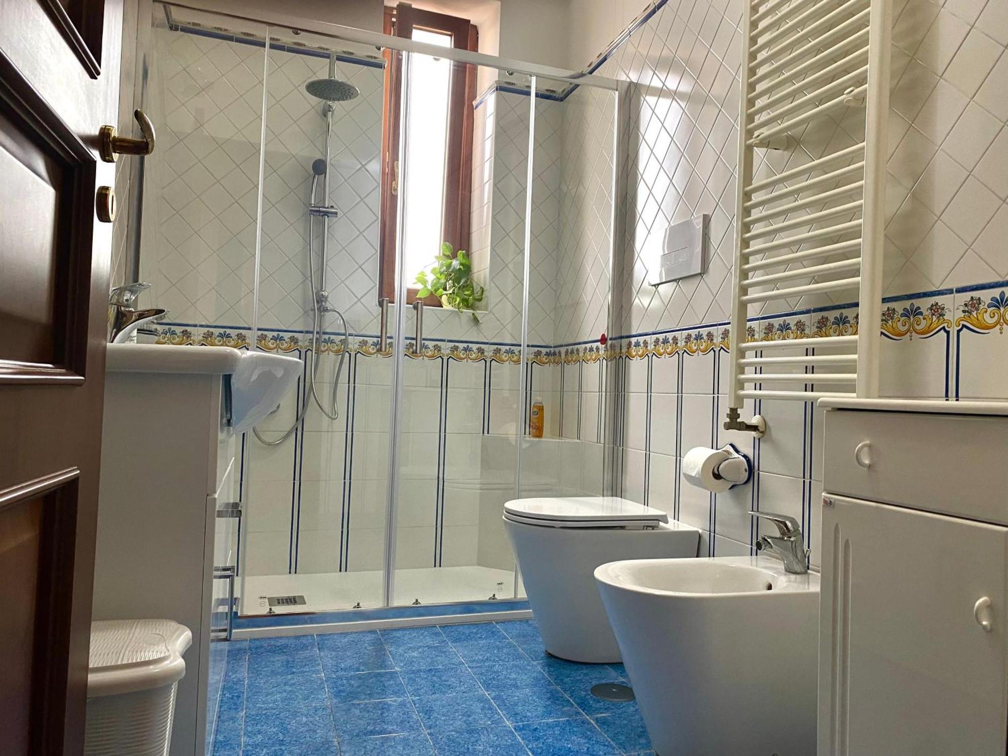 A Casa Di Don Peppino Apartment Salerno Luaran gambar