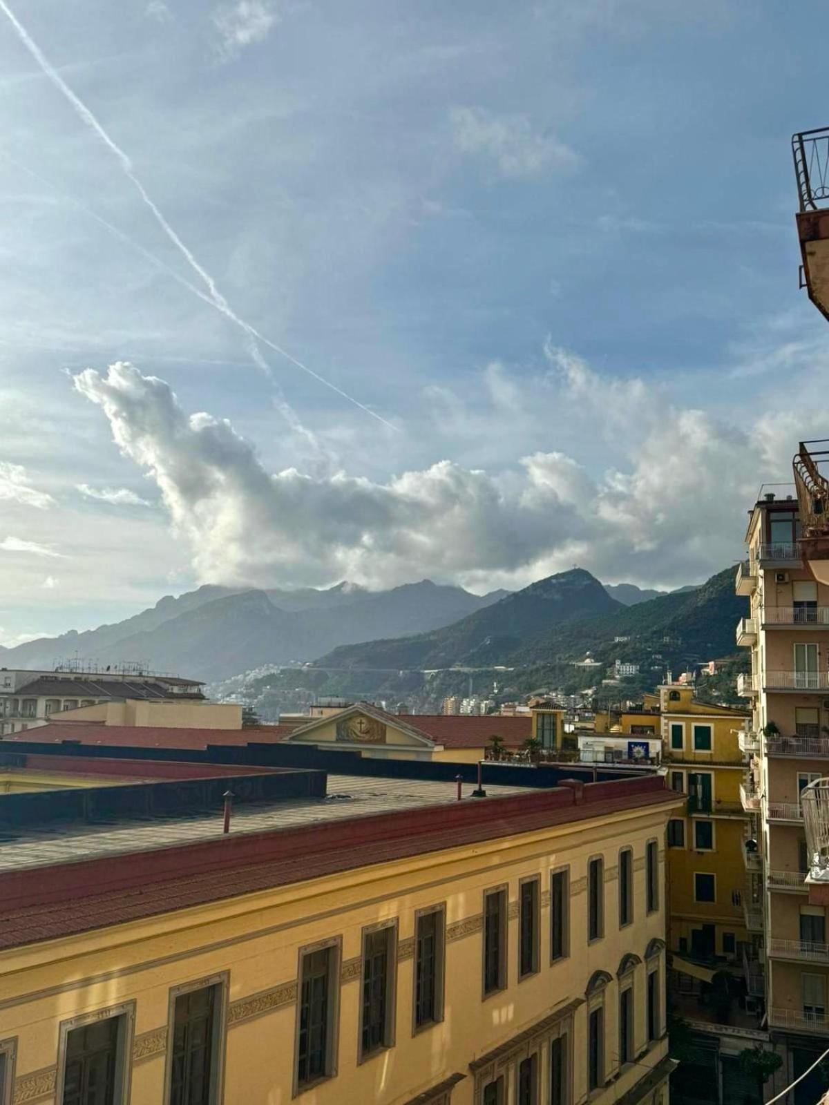 A Casa Di Don Peppino Apartment Salerno Luaran gambar
