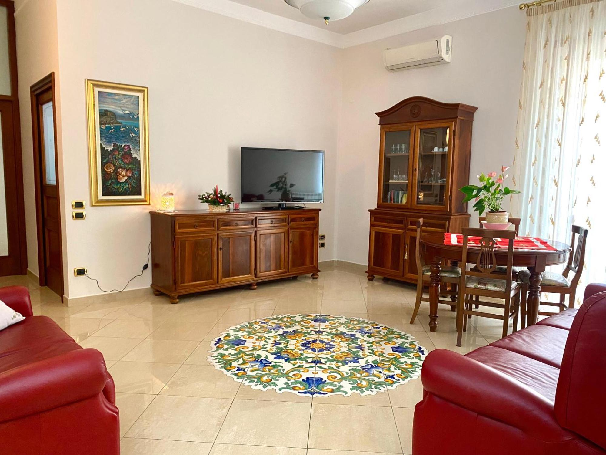 A Casa Di Don Peppino Apartment Salerno Luaran gambar