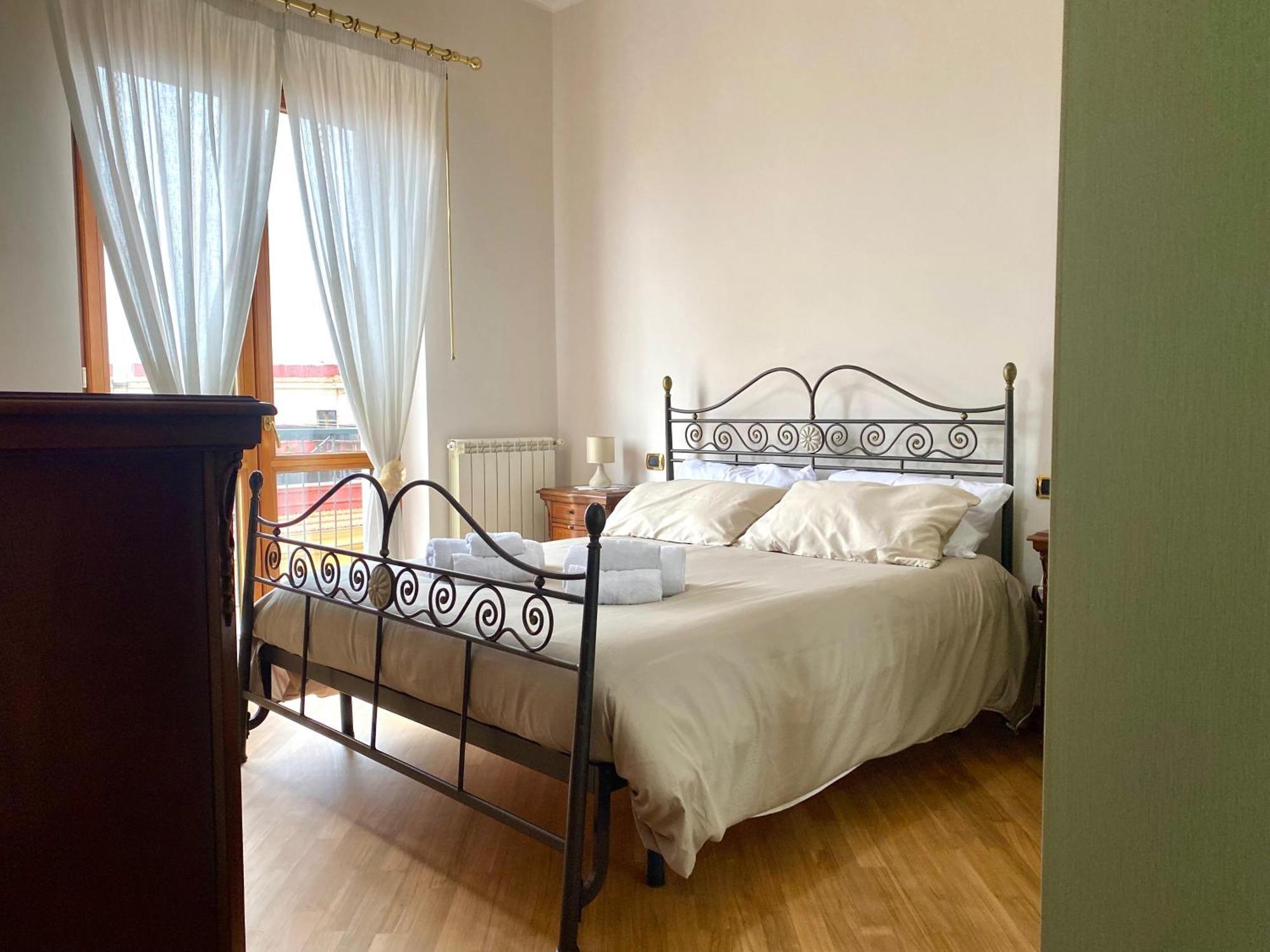 A Casa Di Don Peppino Apartment Salerno Luaran gambar
