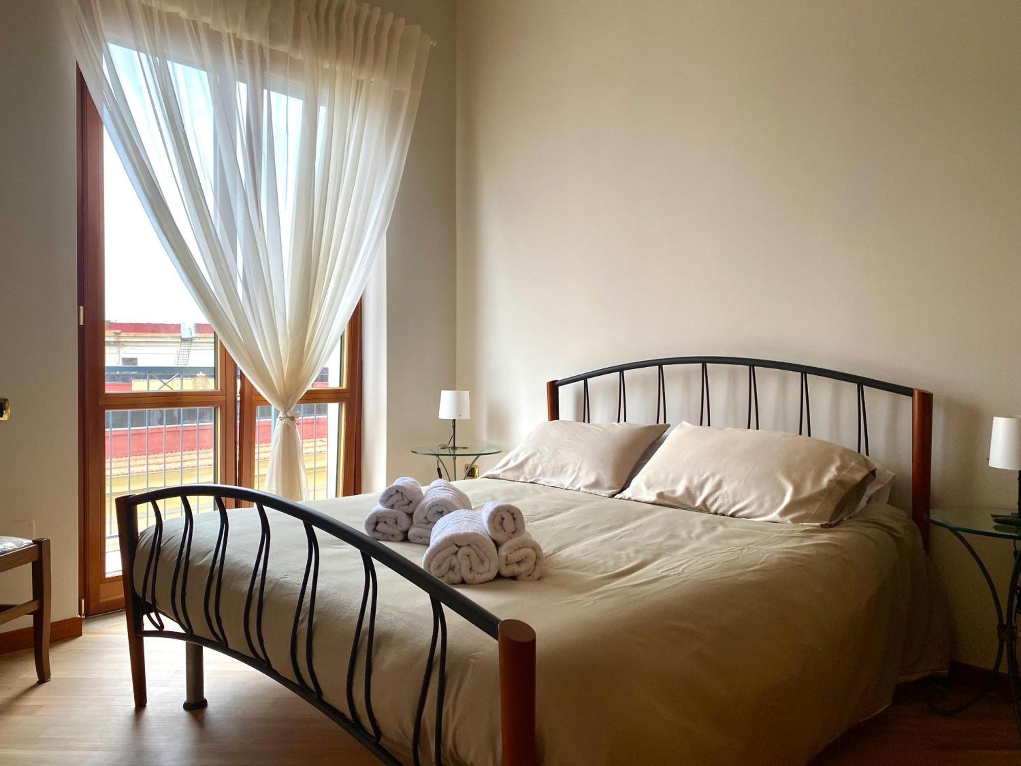 A Casa Di Don Peppino Apartment Salerno Luaran gambar