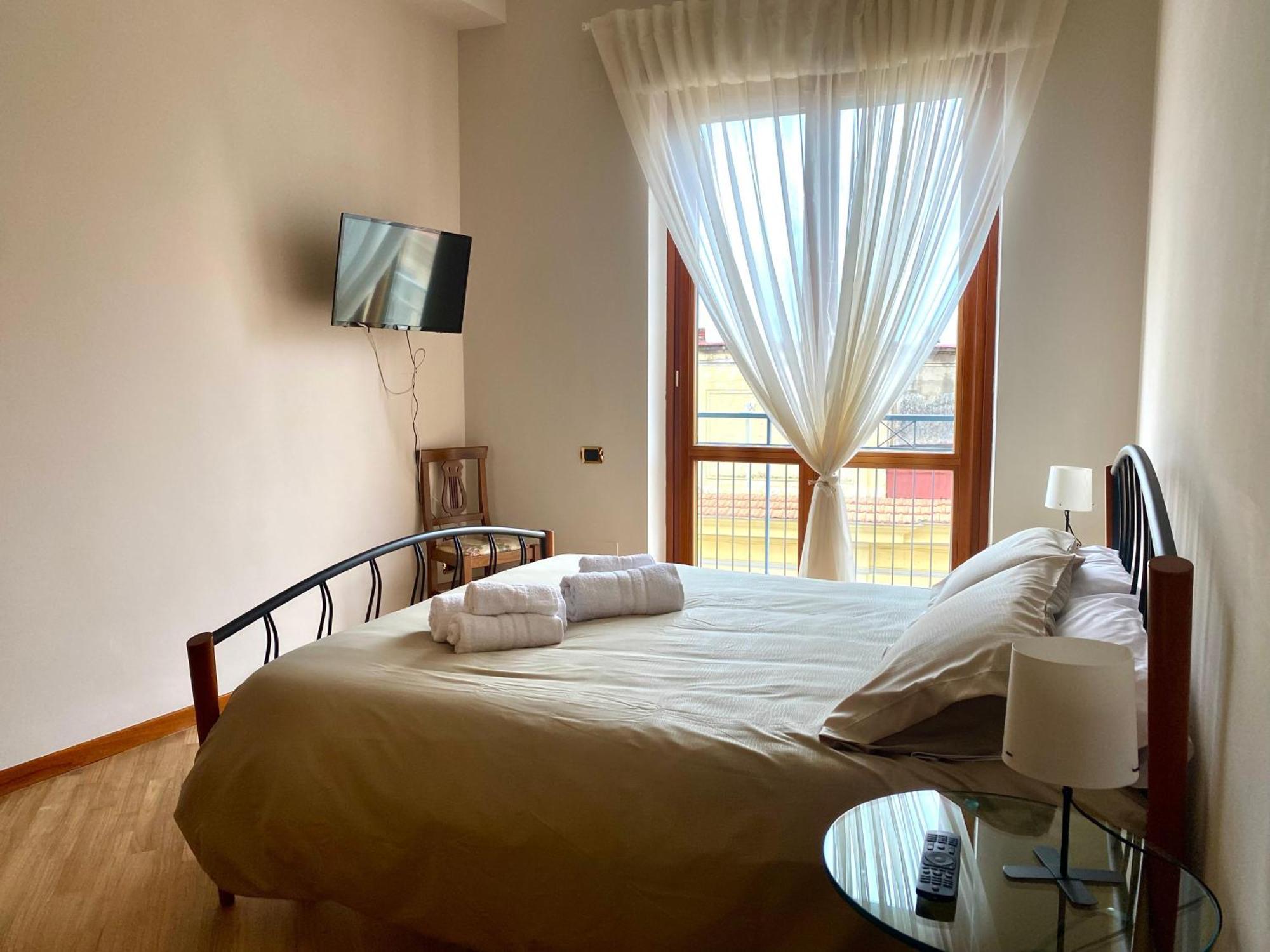 A Casa Di Don Peppino Apartment Salerno Luaran gambar