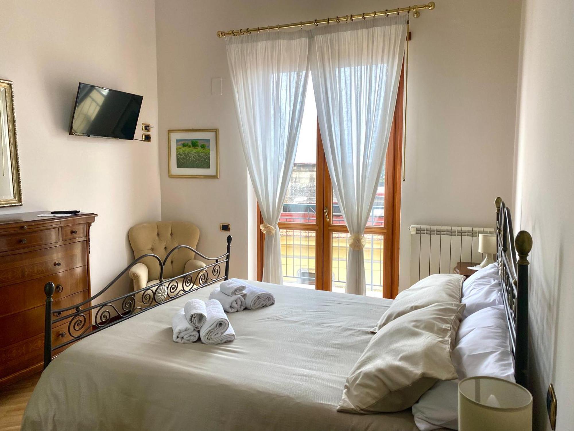 A Casa Di Don Peppino Apartment Salerno Luaran gambar